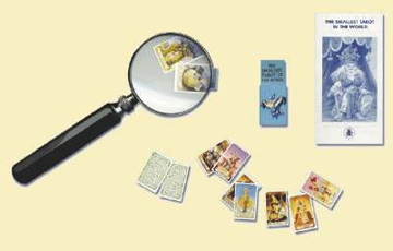 Bild på Smallest Tarots in the World 